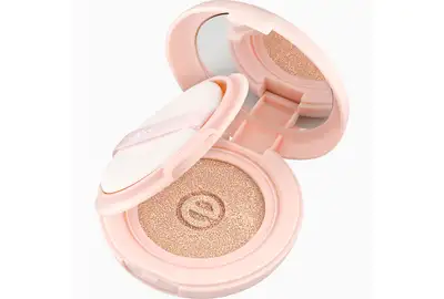 Essence Silky Cushion Podkład w poduszeczce o jedwabistym, naturalnym wykończeniu - 100 12g
