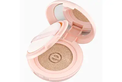 Essence Silky Cushion Podkład w poduszeczce o jedwabistym, naturalnym wykończeniu - 115 12g
