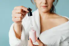 Peptydy miedziowe czy retinol? Wybieramy najskuteczniejszą kurację odmładzającą