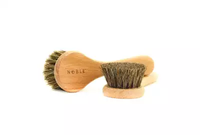 NOBLE SZCZOTKA DO MASAŻU TWARZY WŁOSIE KOŃSKIE 