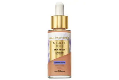 Max Factor Miracle Pure Wegański podkład z serum do twarzy - 60-80 Light To Medium 30ml